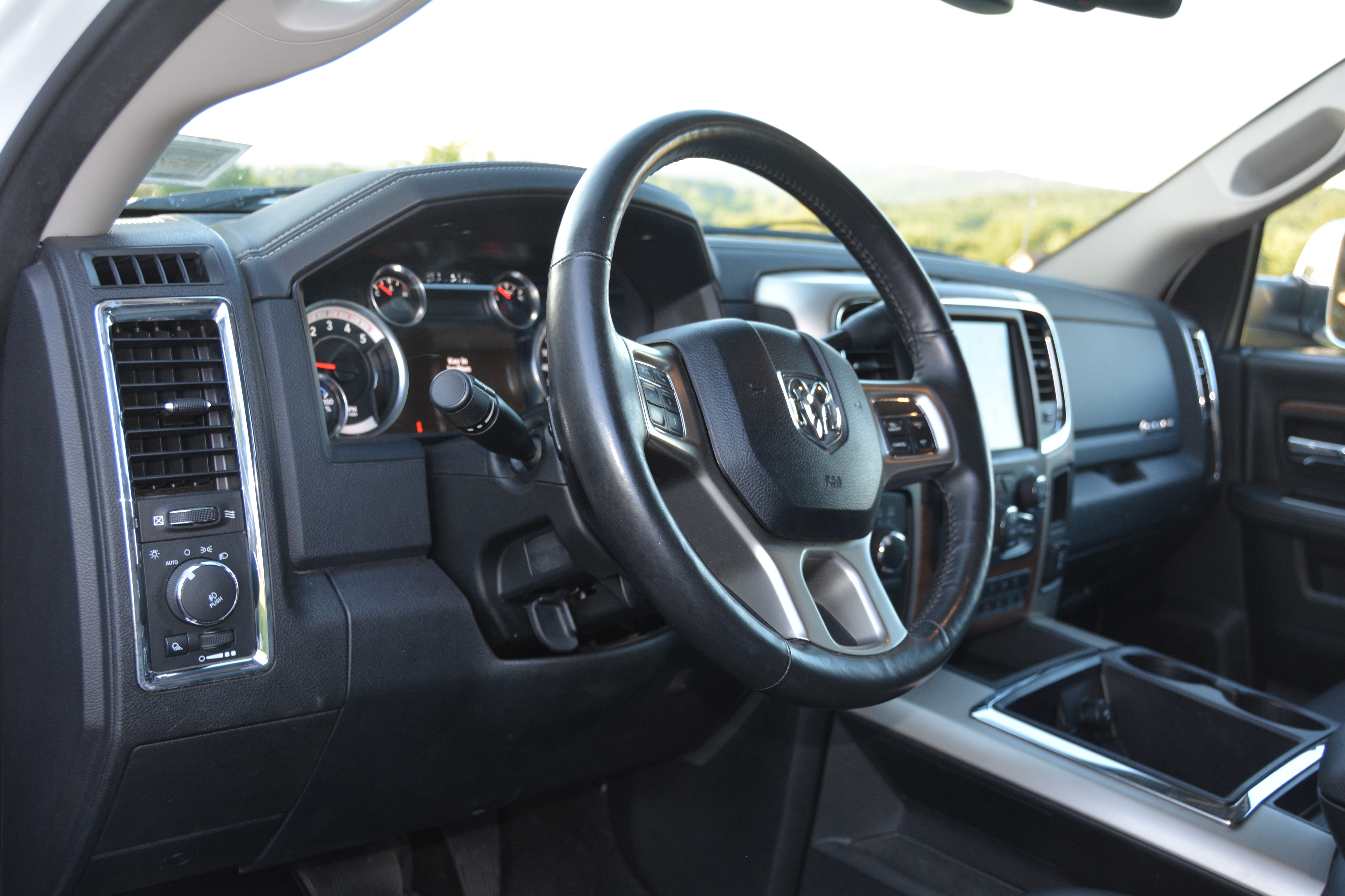 Used 2014 RAM 3500 Laramie AWD/4WD image 13