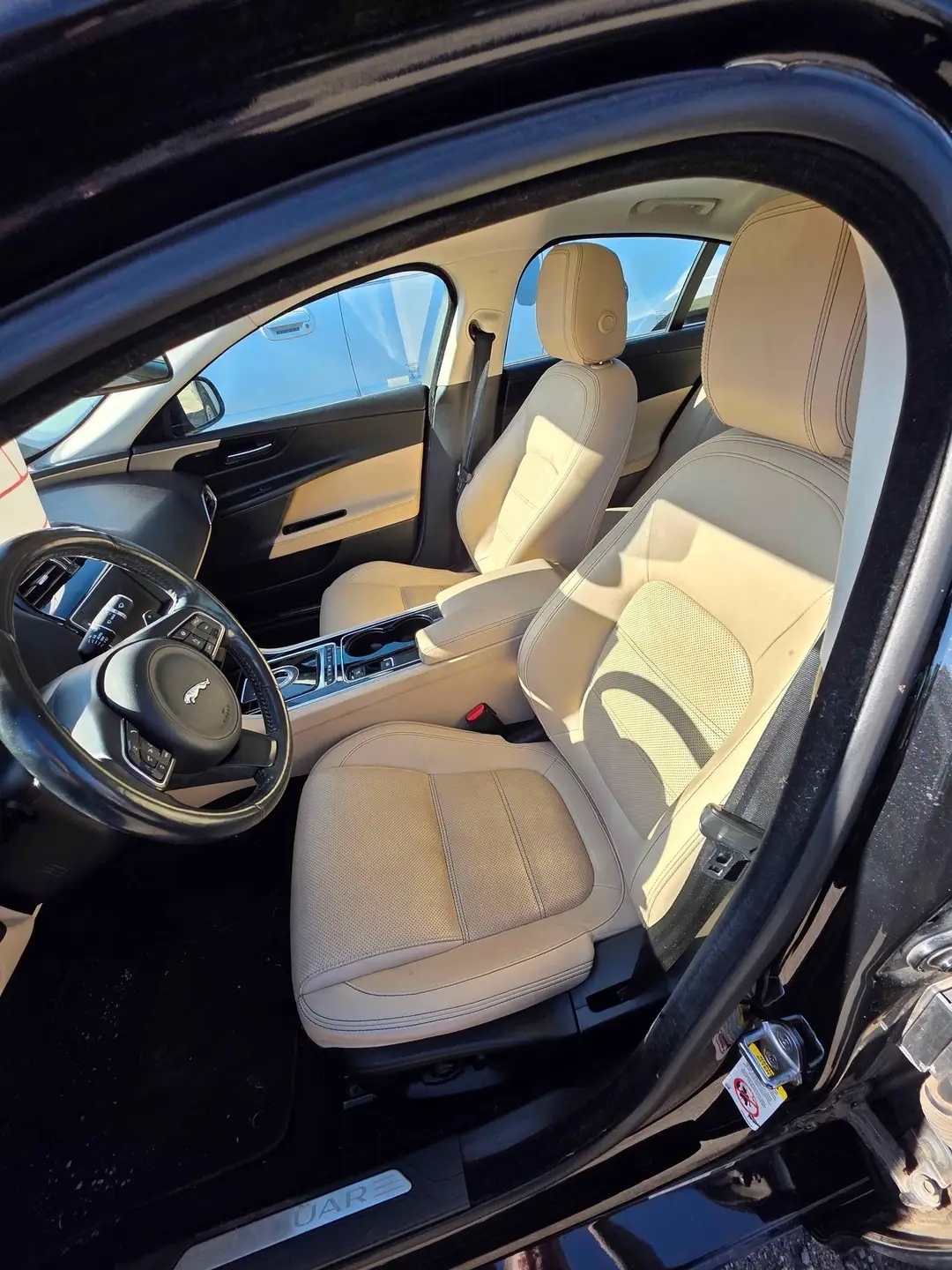 Used 2017 Jaguar XE Prestige AWD/4WD image 5