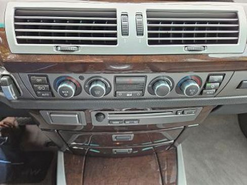 Used 2008 BMW 750Li image 16