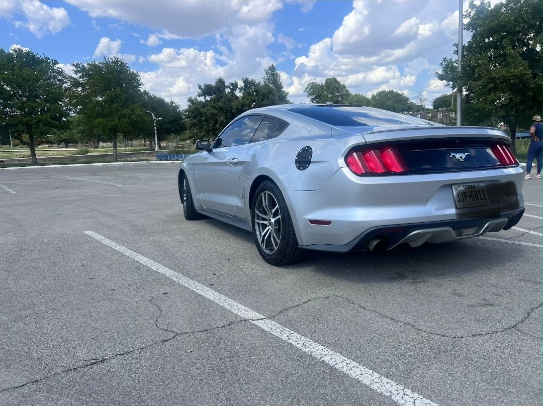 Used 2016 Ford Mustang Premium RWD image 10