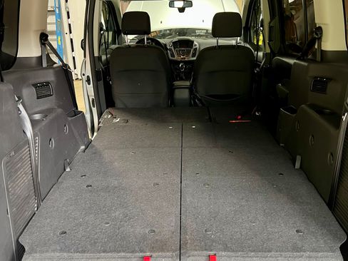 Used 2018 Ford Transit Connect XLT FWD image 12