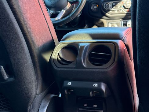 Used 2021 Jeep Wrangler Unlimited Rubicon w/ Xtreme Recon 35" Tire Package image 17