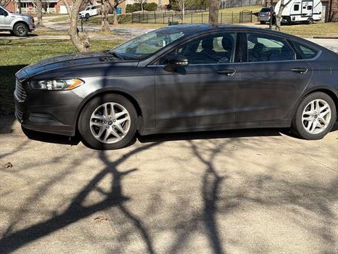 Used 2016 Ford Fusion SE image 5