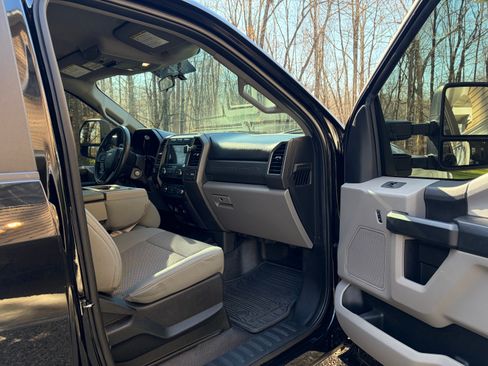 Used 2019 Ford F450 XL w/ STX Appearance Package image 17