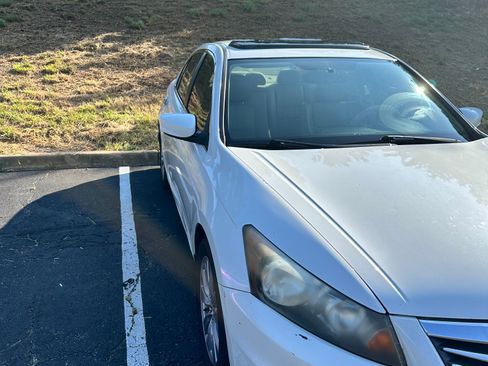 Used 2011 Honda Accord EX-L image 5