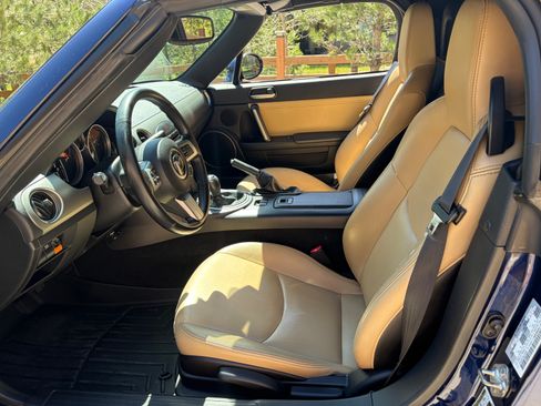 Used 2011 MAZDA MX-5 Miata Grand Touring w/ Premium Pkg RWD image 11
