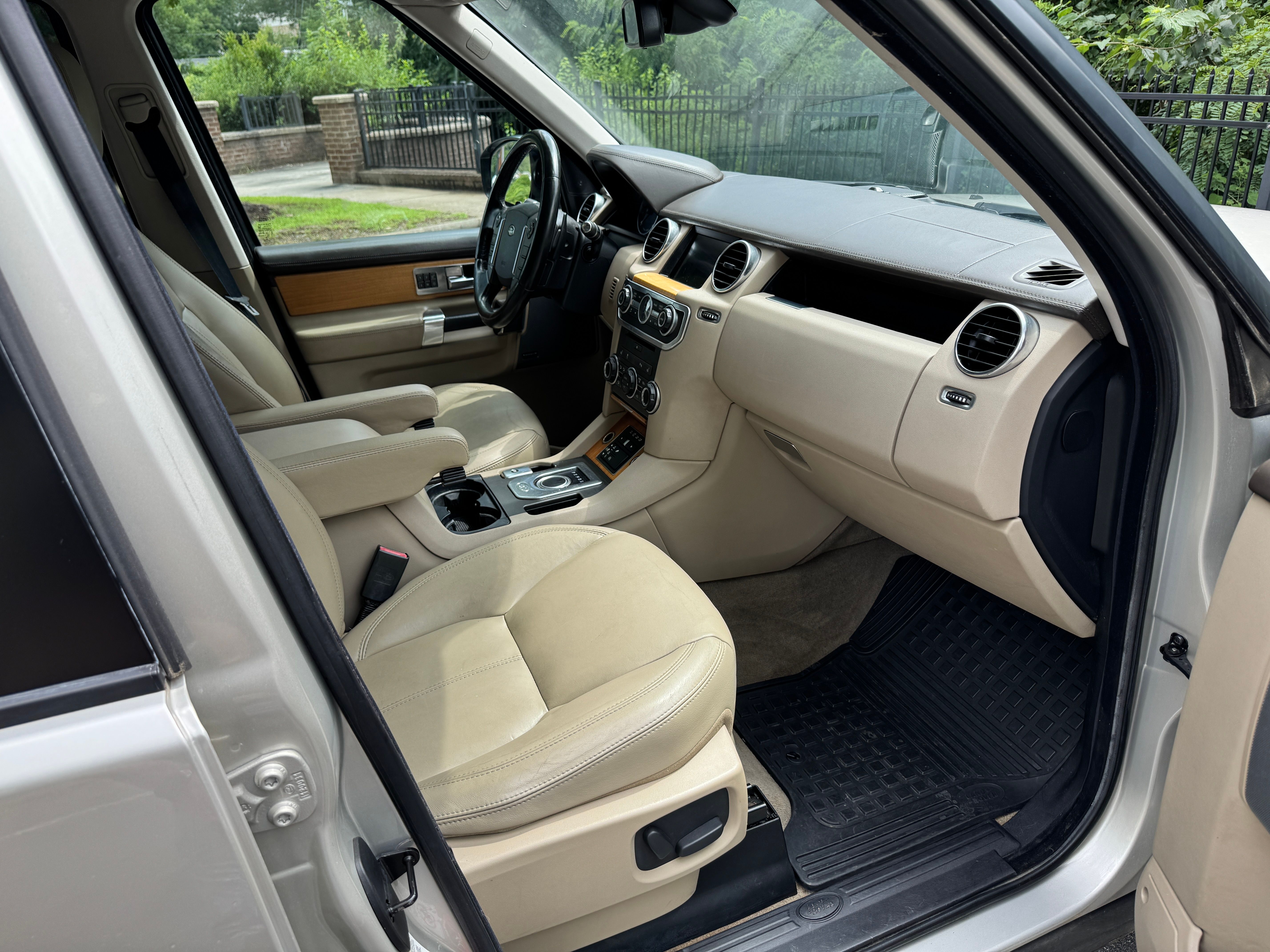 Used 2014 Land Rover LR4 HSE LUX AWD/4WD image 14