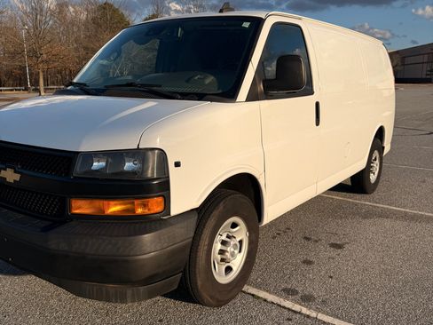 Used 2019 Chevrolet Express 3500 w/ Driver Convenience Package image 11