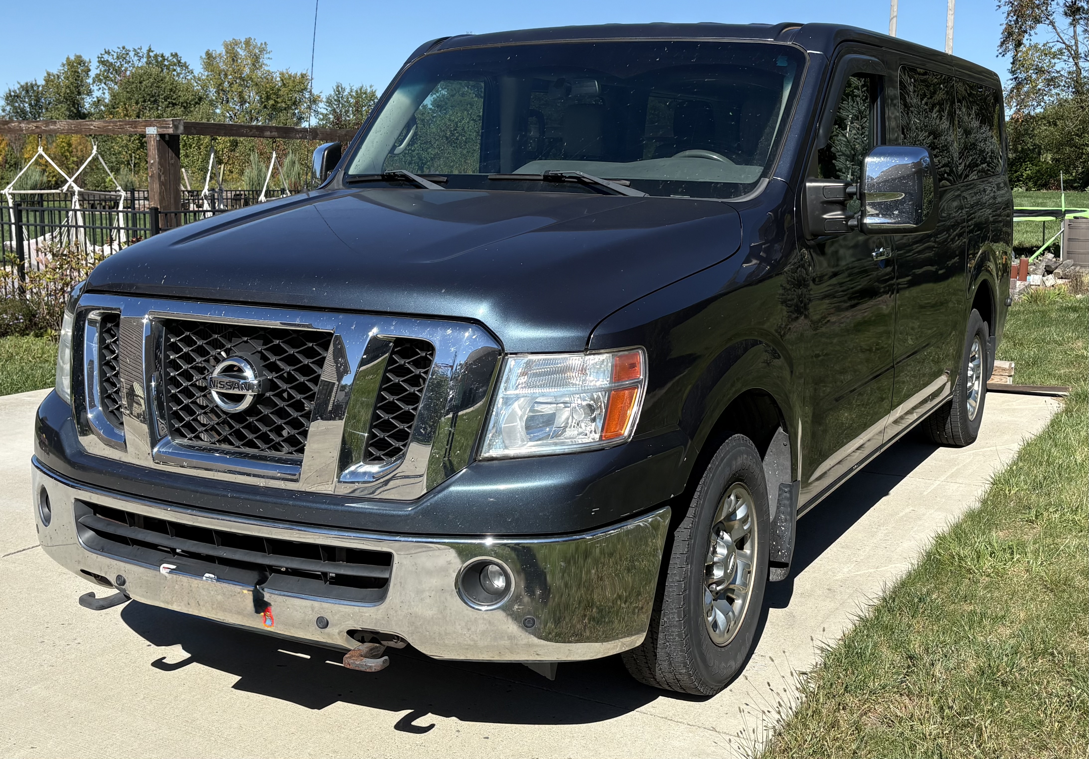 Used 2014 Nissan NV 3500 SL w/ Technology Package RWD image 1
