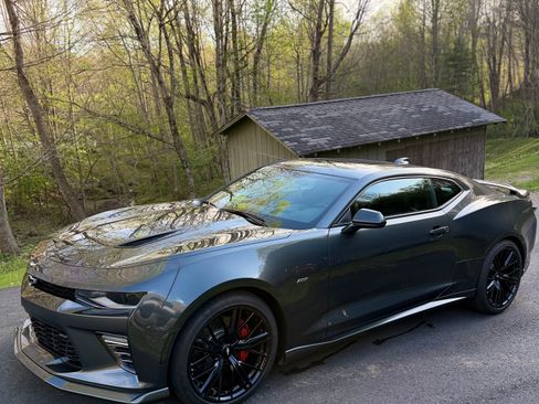 Used 2018 Chevrolet Camaro SS w/ LPO, Ground Effects Package RWD image 8