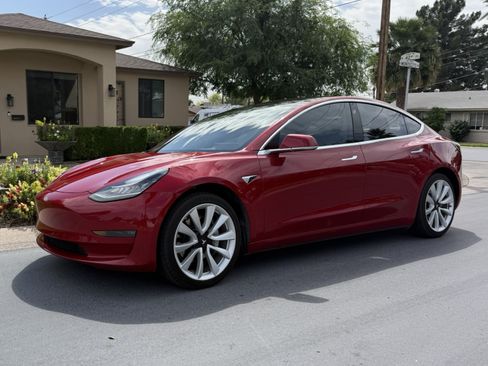 Used 2018 Tesla Model 3 Long Range image 1