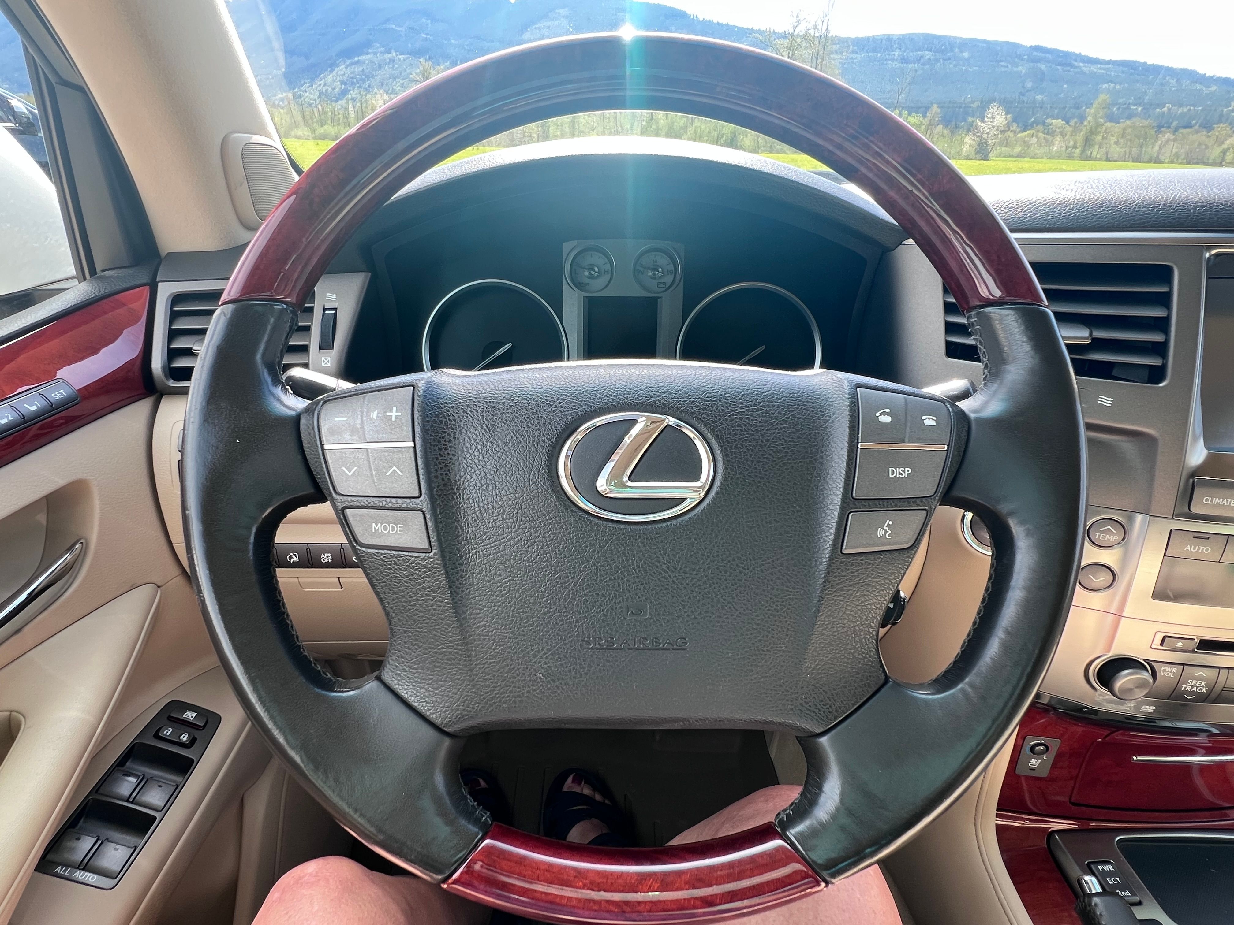 Used 2010 Lexus LX 570 4WD image 25
