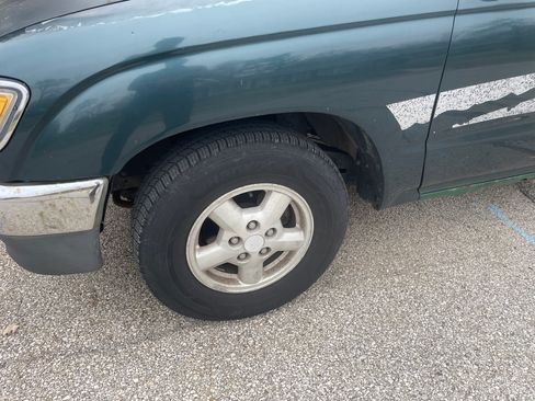 Used 1996 Toyota Tacoma 2WD Regular Cab image 2