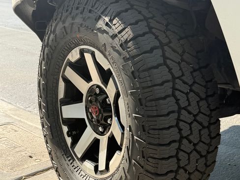 Used 2020 Toyota 4Runner TRD Off-Road Premium w/ Moonroof Package AWD/4WD image 16