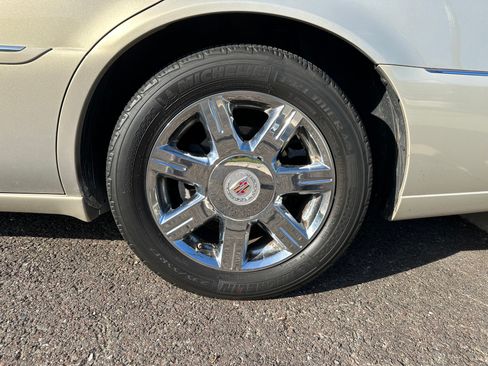 Used 2007 Cadillac DTS Luxury I w/ Trunk Convenience Package image 20