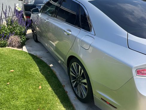 Used 2017 Lincoln MKZ Reserve FWD image 6