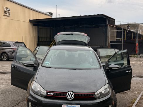 Used 2012 Volkswagen GTI 4-Door image 10