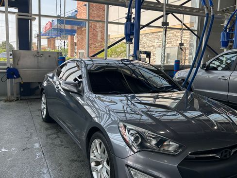 Used 2015 Hyundai Genesis 3.8 image 5