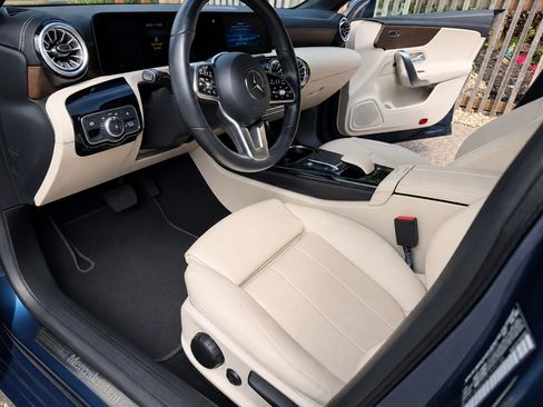 Used 2022 Mercedes-Benz CLA 250 image 18