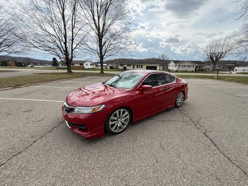 Used 2016 Honda Accord Touring image 9