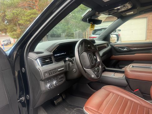 Used 2024 GMC Yukon XL Denali Ultimate AWD/4WD image 16