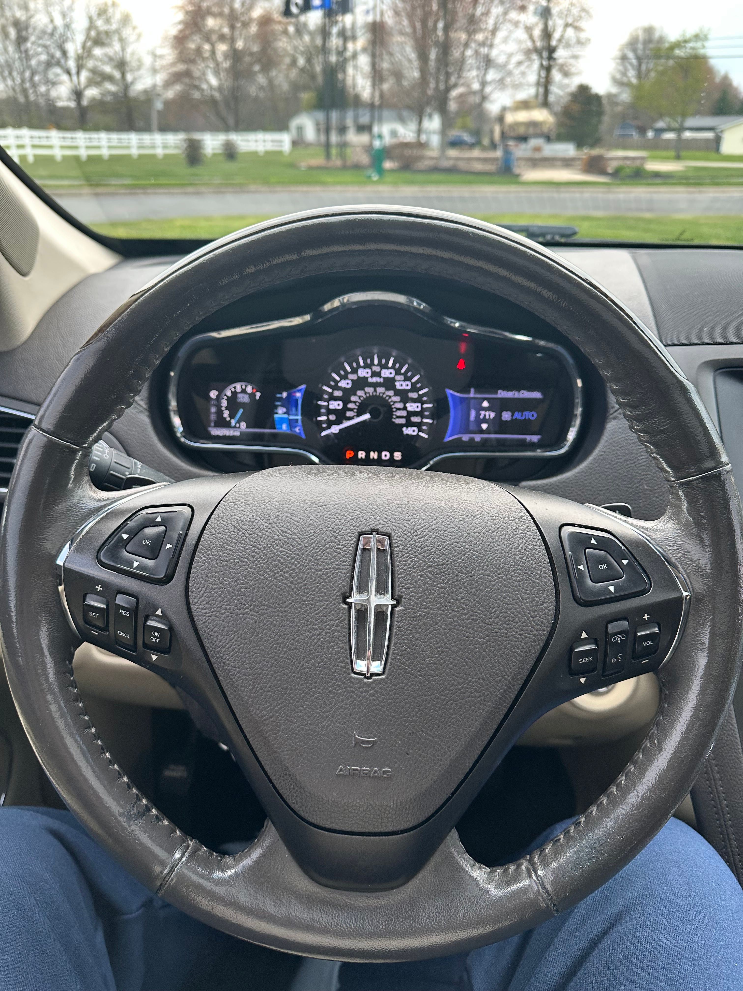 Used 2013 Lincoln MKT AWD image 12