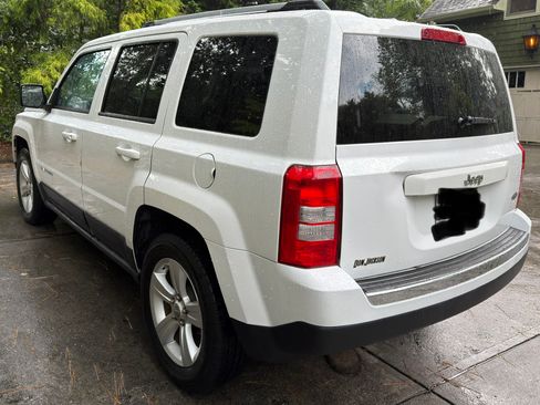 Used 2011 Jeep Patriot Latitude w/ Sun/Sound Group FWD image 8