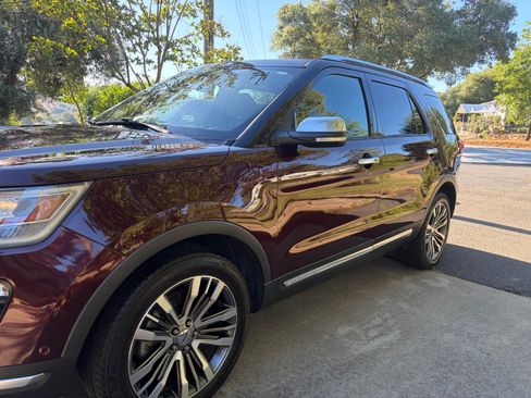 Used 2018 Ford Explorer Platinum AWD/4WD image 1