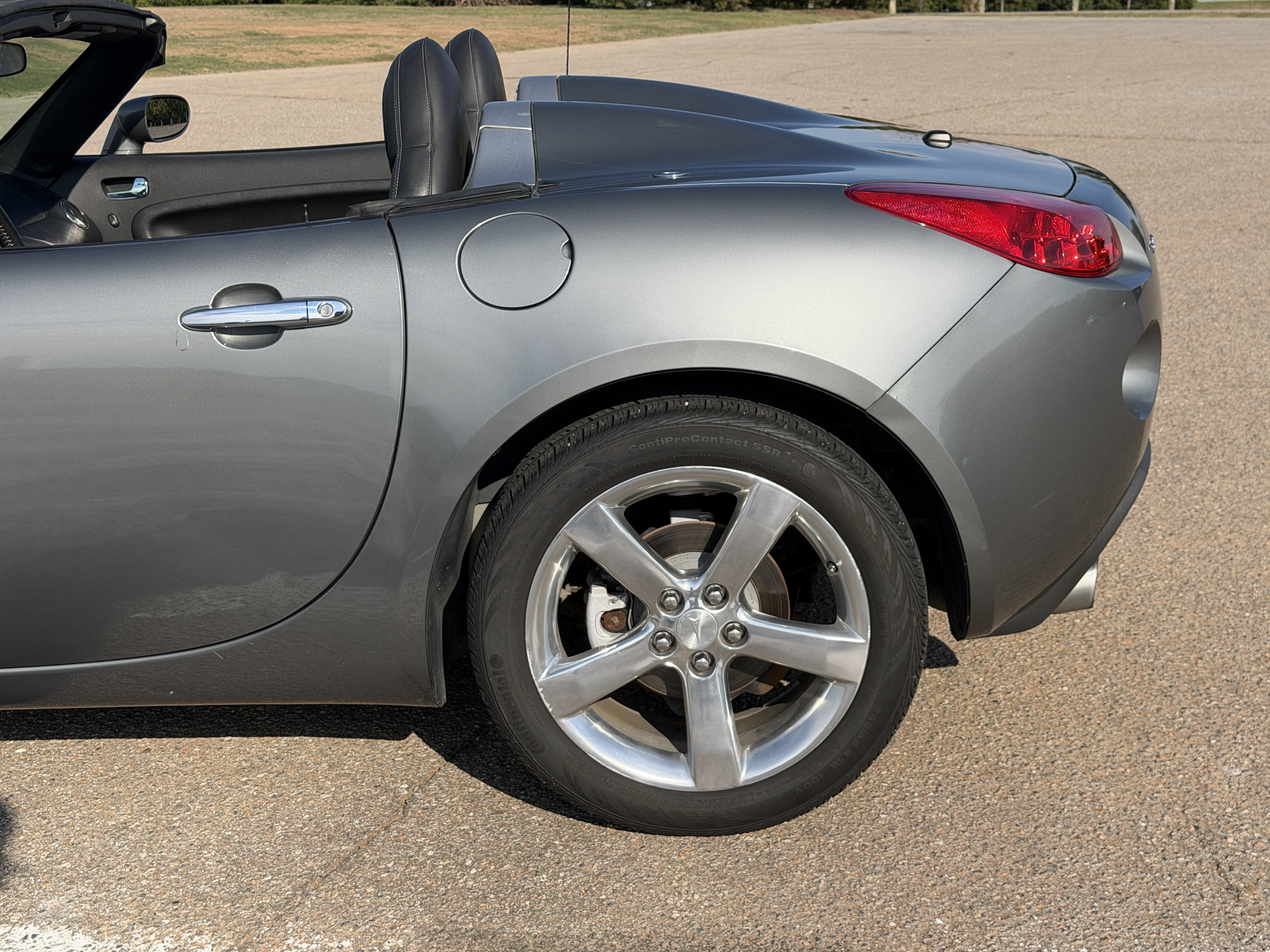 Used 2007 Pontiac Solstice GXP w/ Premium Package RWD image 31