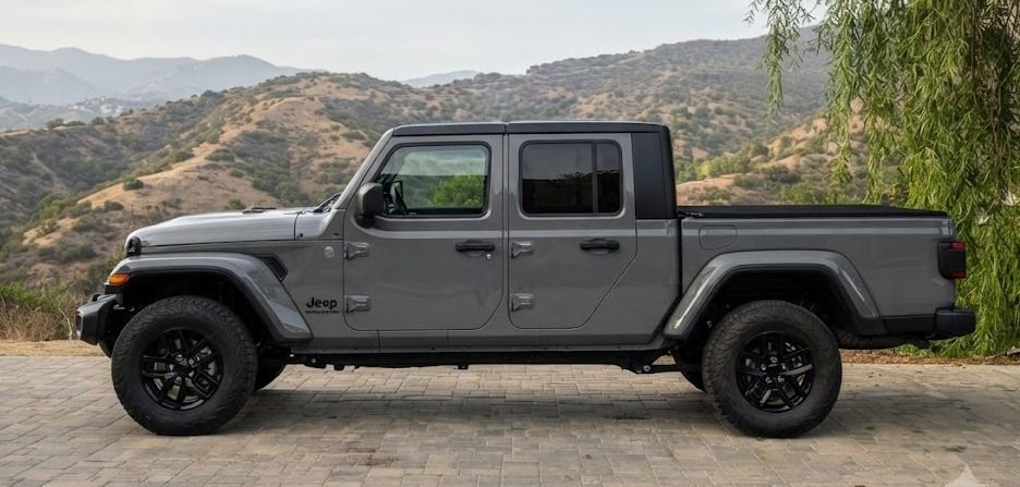 Used 2022 Jeep Gladiator Sport AWD/4WD image 1