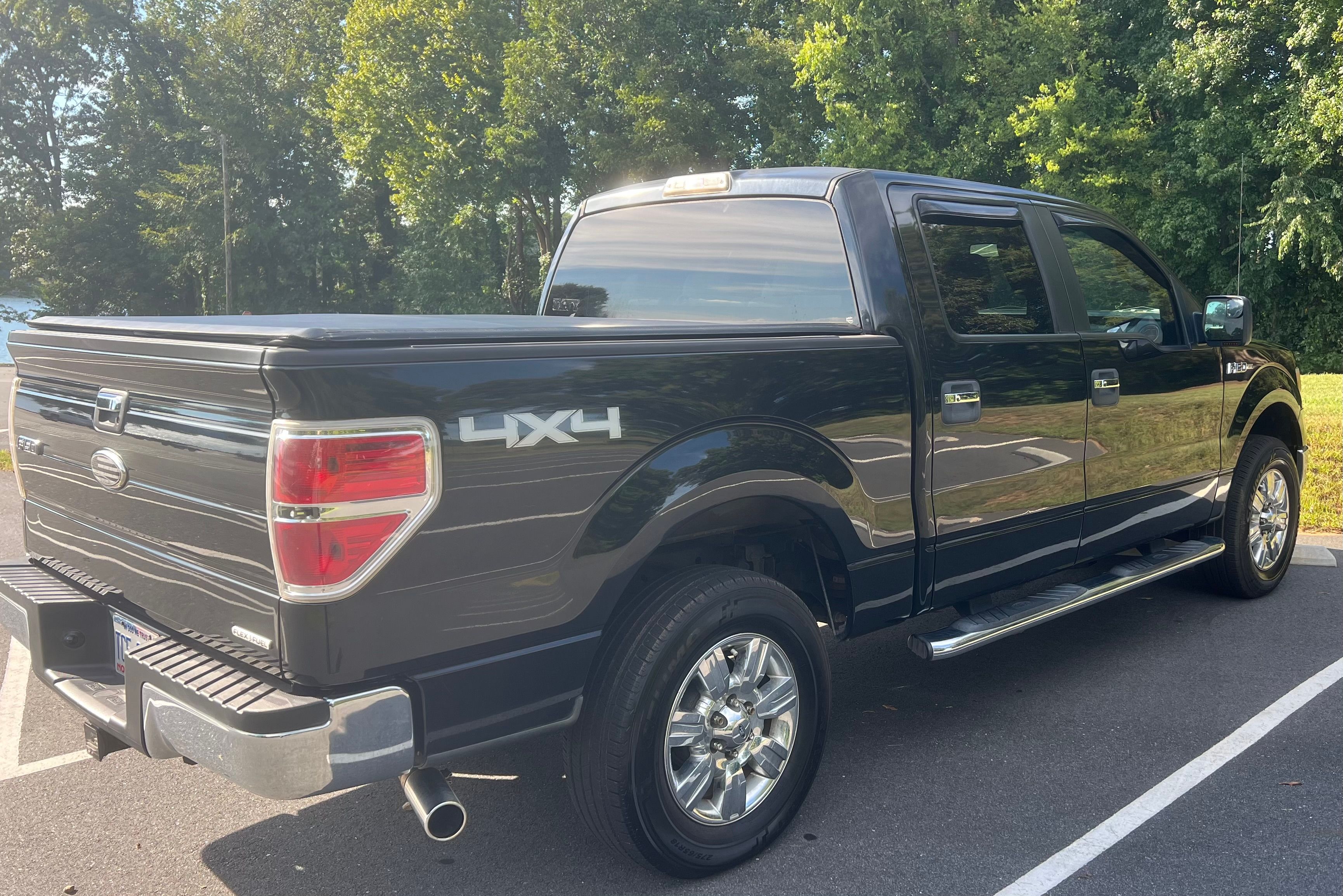 Used 2011 Ford F150 XLT w/ XLT Chrome Pkg AWD/4WD image 4
