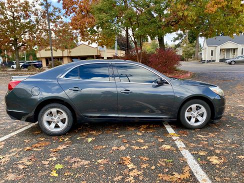 Used 2015 Chevrolet Malibu LT image 8
