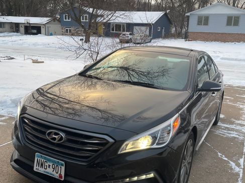 Used 2016 Hyundai Sonata Limited w/ Option Group 04 image 16