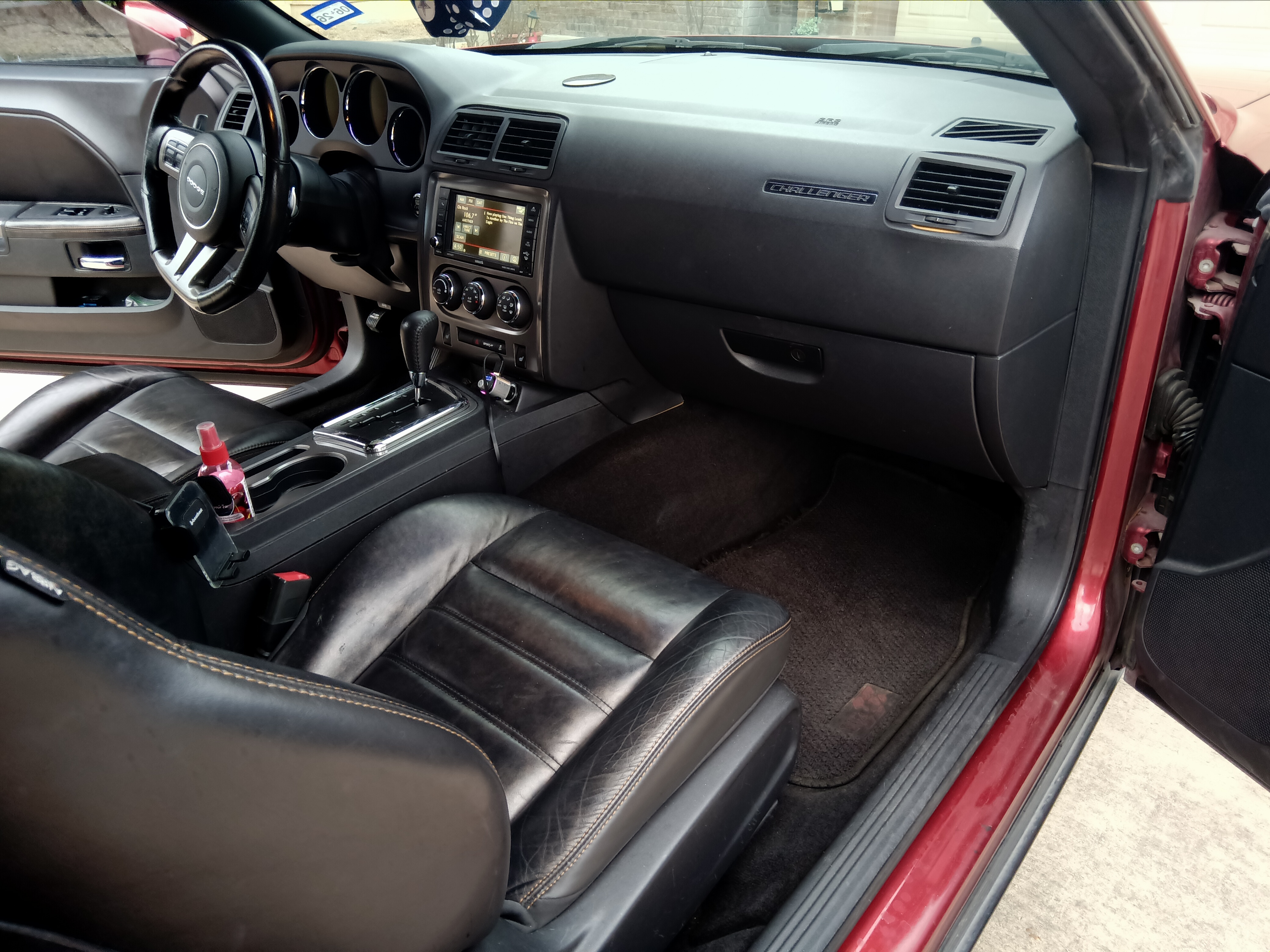 Used 2014 Dodge Challenger SXT RWD image 4