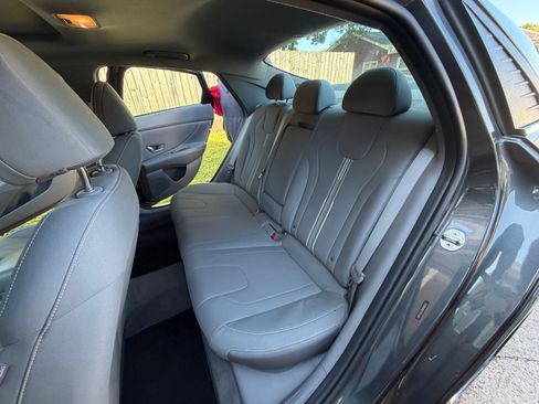 Used 2021 Hyundai Elantra SEL w/ Convenience + Premium Package FWD image 17