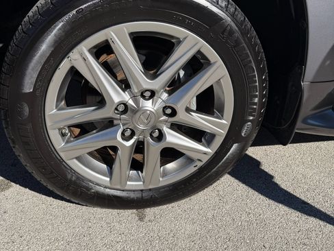 Used 2013 Lexus LX 570 4WD w/ Luxury Pkg image 19