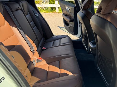 Used 2023 Volvo V60 B5 Cross Country Plus w/ Climate Package image 10