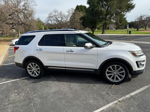 Used 2017 Ford Explorer Limited w/ Equipment Group 301A image 2