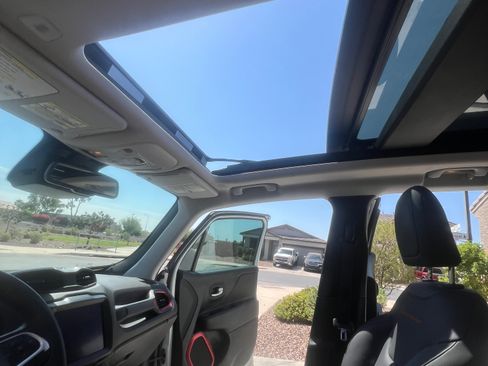 Used 2023 Jeep Renegade Trailhawk w/ Sun/Sound Group AWD/4WD image 14