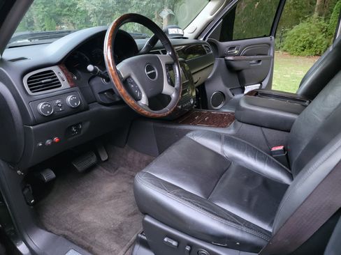 Used 2012 GMC Sierra 2500 Denali w/ Suspension Package, Off-Road image 11