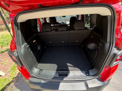 Used 2022 Jeep Renegade Latitude image 10