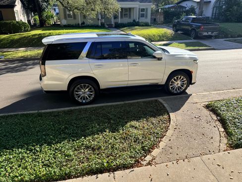 Used 2024 Cadillac Escalade Premium Luxury w/ Performance Package image 17
