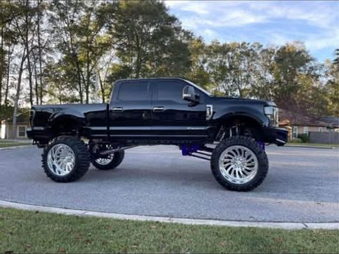 Used 2017 Ford F250 XLT w/ XLT Premium Package image 8