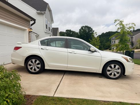 Used 2010 Honda Accord EX-L image 10