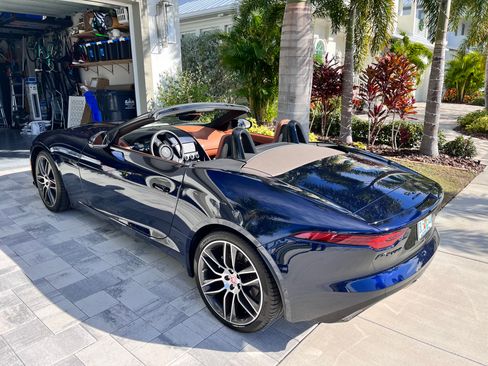 Used 2021 Jaguar F-TYPE Convertible RWD image 11