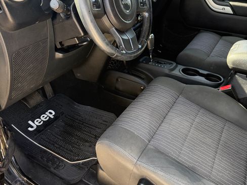 Used 2011 Jeep Wrangler Sahara w/ Dual Top Group image 8