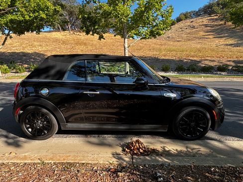 Used 2017 MINI Cooper S w/ Premium Package FWD image 6