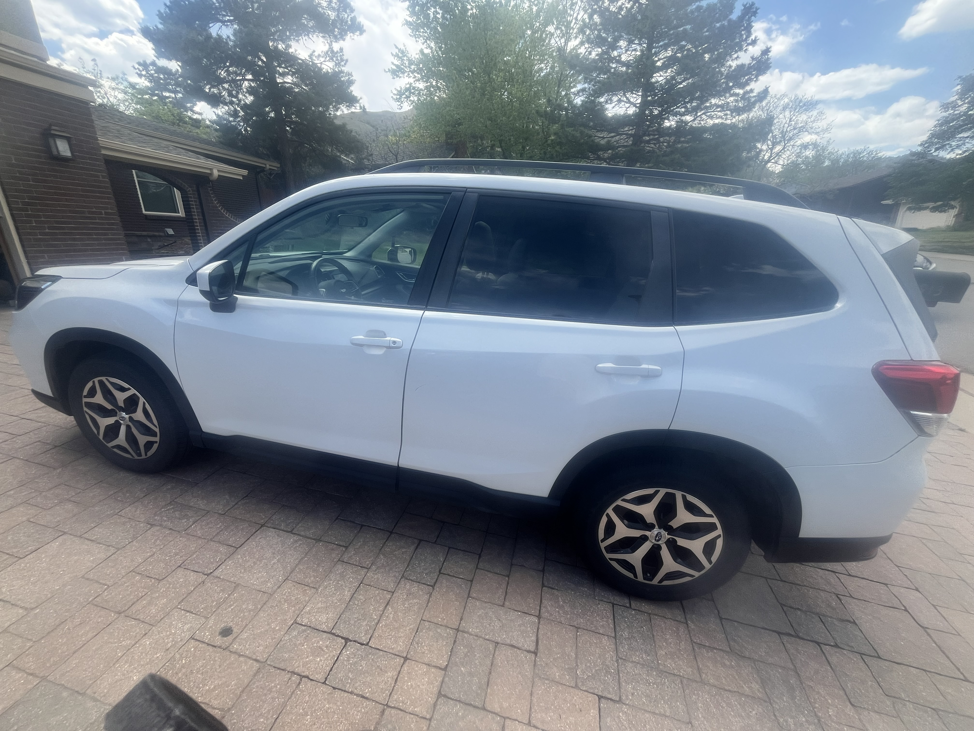Used 2019 Subaru Forester Premium AWD/4WD image 5