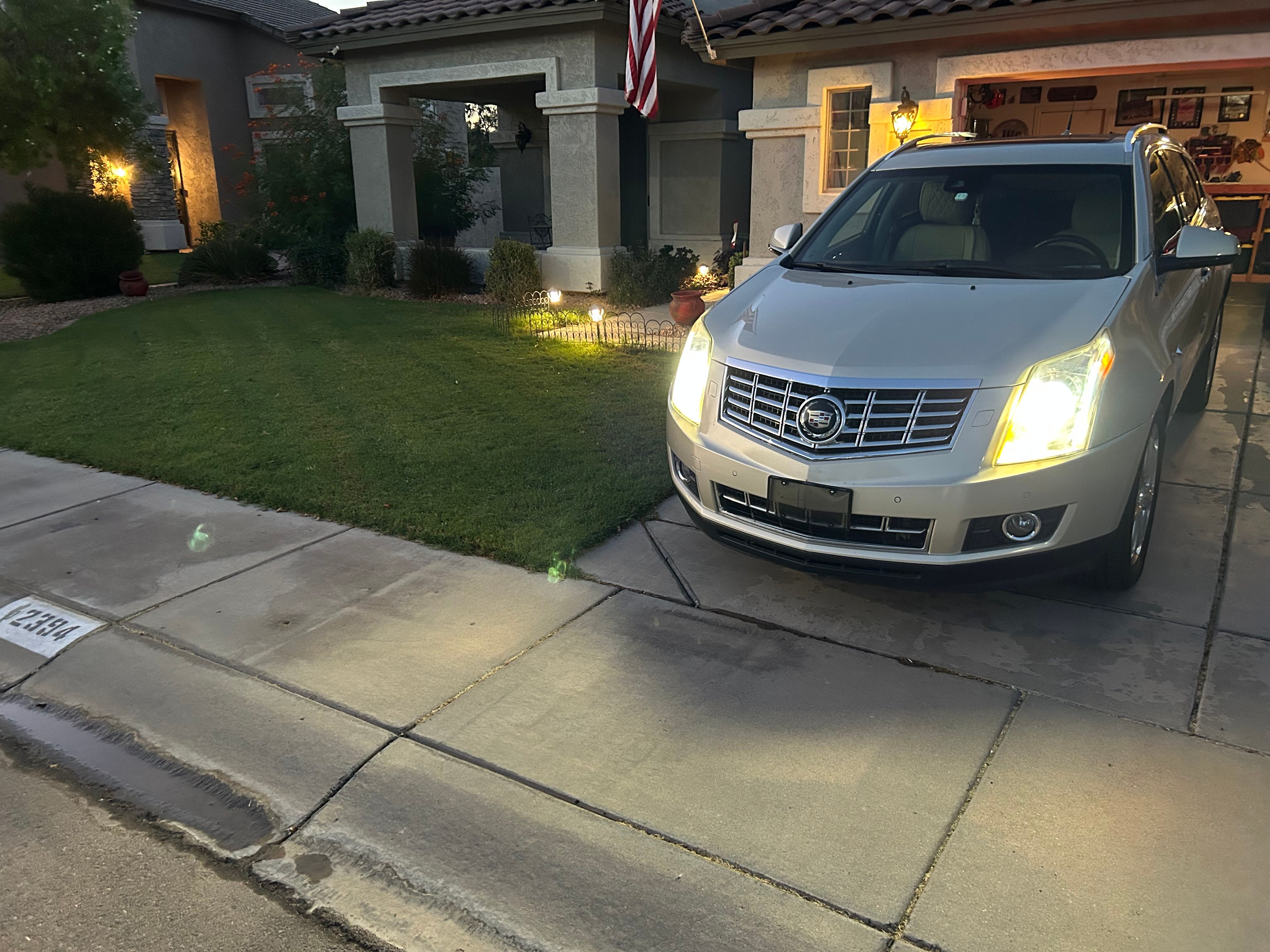 Used 2014 Cadillac SRX Premium w/ Driver Assist Package AWD/4WD image 2