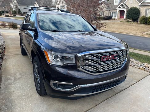 Used 2017 GMC Acadia Denali w/ Technology Package image 2